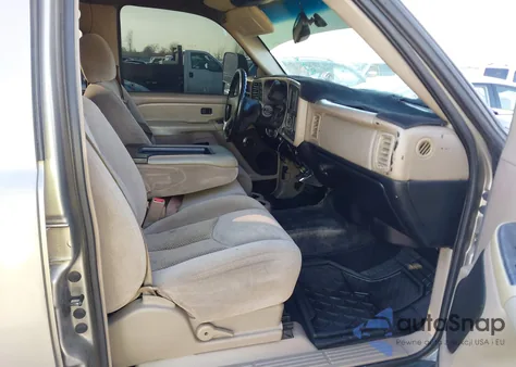 2003 Chevrolet Suburban 1500 Ls z USA, uszkodzony, nr VIN 3GNEC16Z73G206402